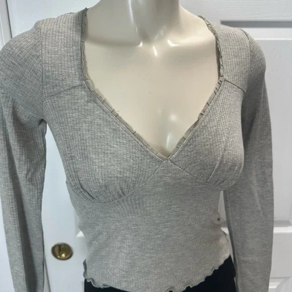 FOREVER 21 cropped long sleeve TOP lightweight long sleeve grey ribbed S - Picture 3 of 8